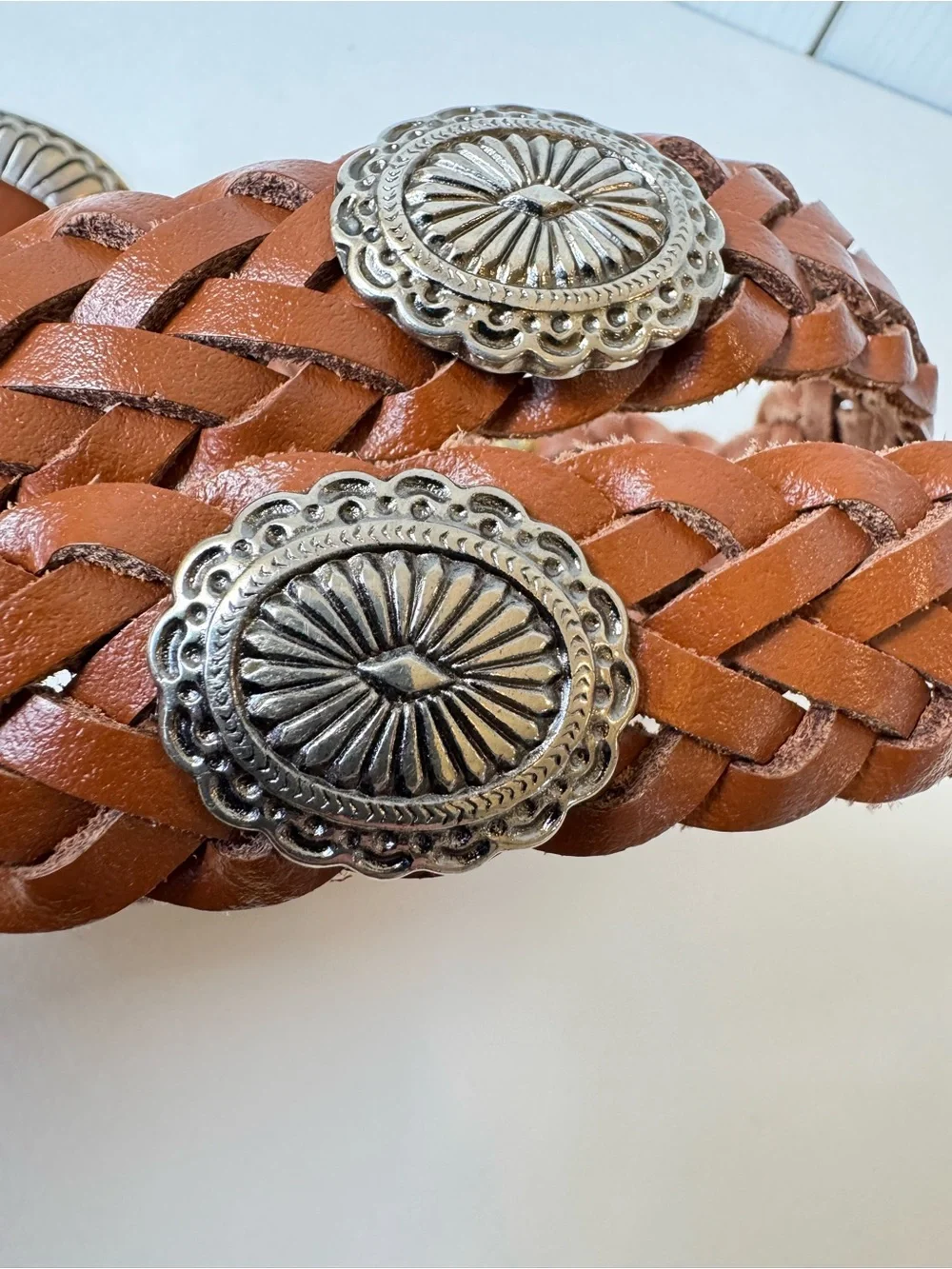 Woven Brown Leather Belt Size M / L Studded Medallion Western Rodeo Cowgirl